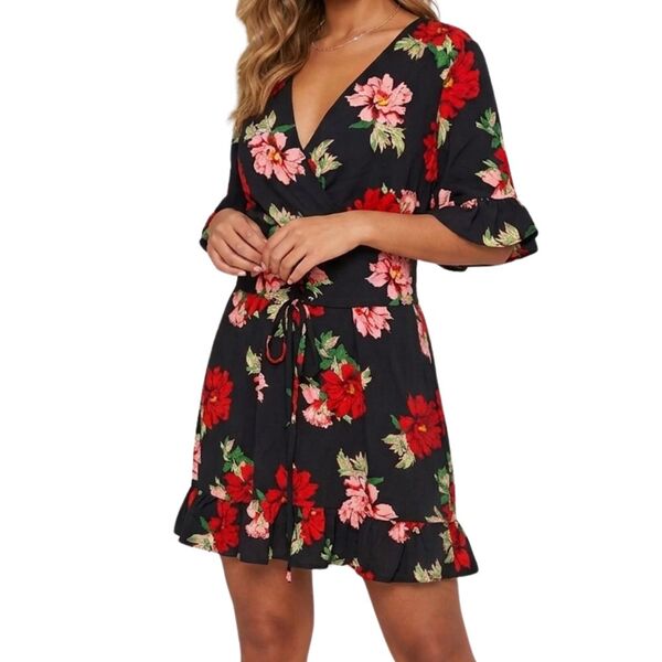 Czarna sukienka mini PRETTYLITTLETHING z gorsetowym wiązaniem w kwiaty Rozmiar 44